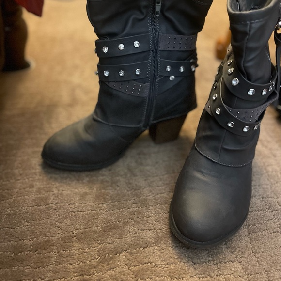 Vanity- Gray booties with rhinestones - Picture 2 of 3
